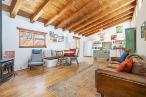 Heart of Santa Fe - Adorable Hideaway - King and Queen - Walk to Everything - Fireplace - AC